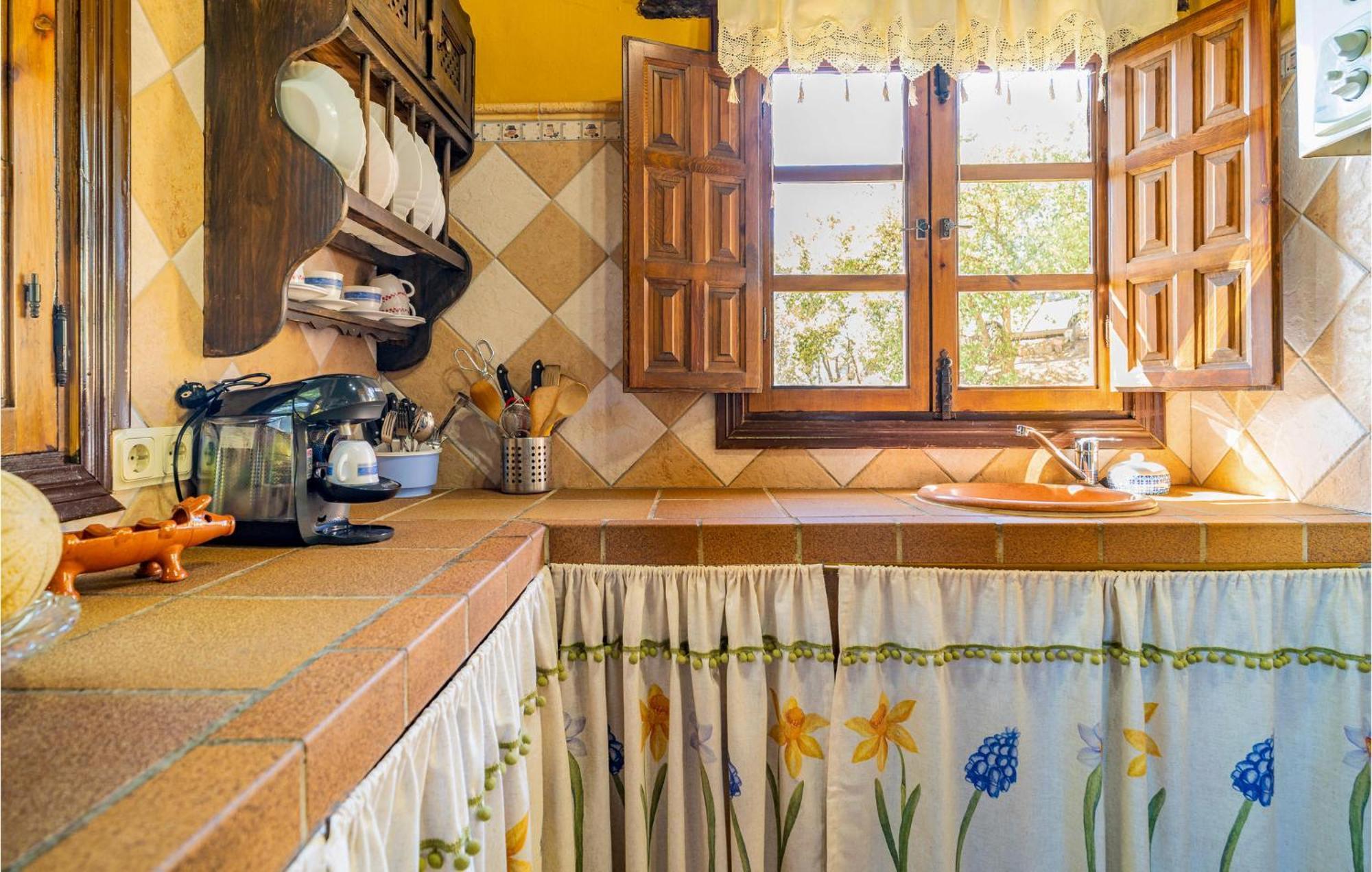 Amazing Cottage In Algatocin With Kitchen Екстериор снимка