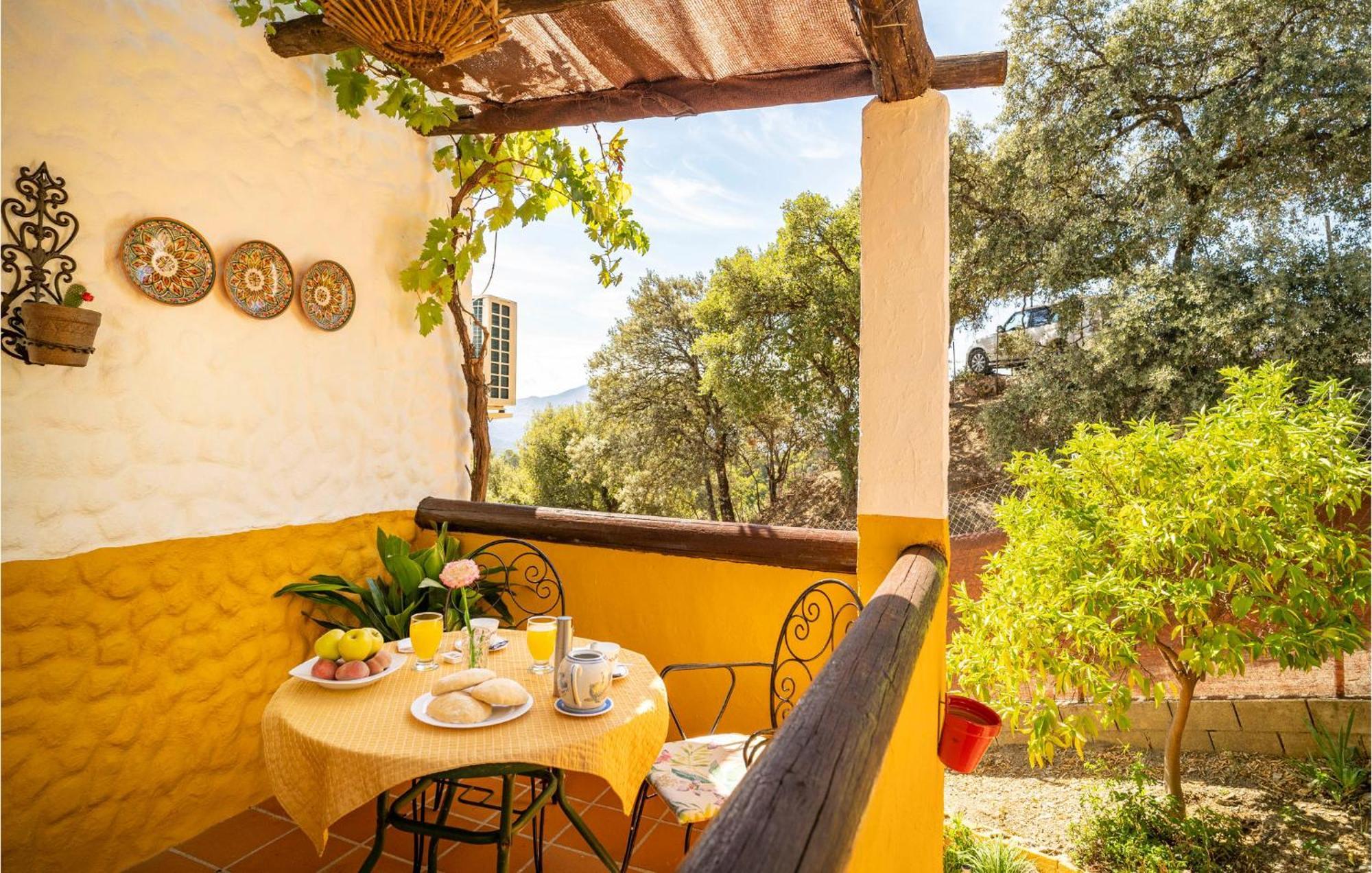 Amazing Cottage In Algatocin With Kitchen Екстериор снимка
